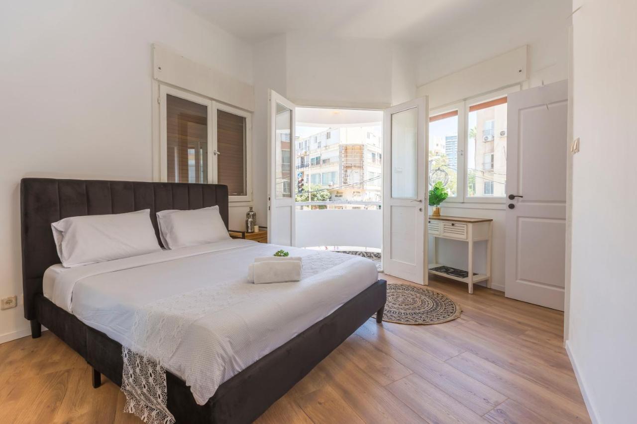 1B Patio Beach House Premium Location W/2 Balcony Tel Aviv Exterior foto