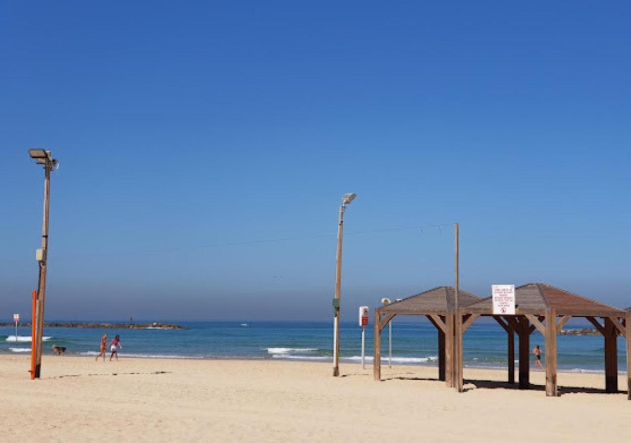 1B Patio Beach House Premium Location W/2 Balcony Tel Aviv Exterior foto